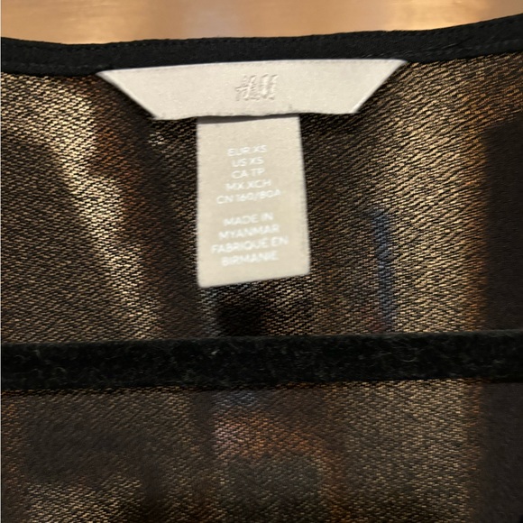 Stunning EUC H&M wrap dress with tie front - Picture 3 of 7